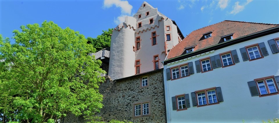 Die Burg: Eine historische Immobilie in Alzenau