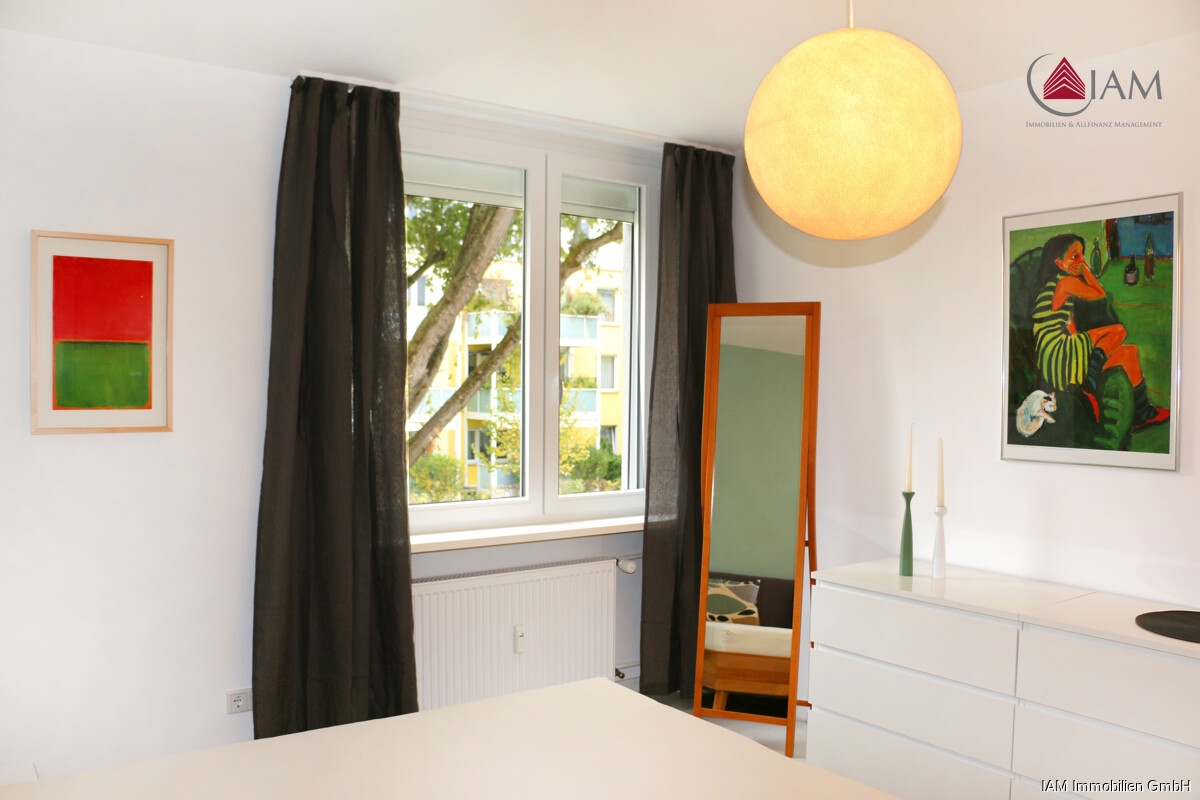 Schlafzimmer & Kommode